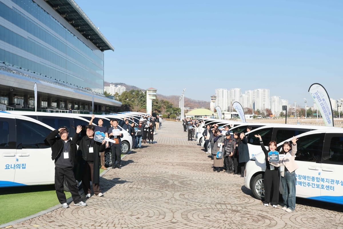 詹杜库奥运三签球星卡目前出价50万美金 字母哥删除此前欲出双倍价的评论