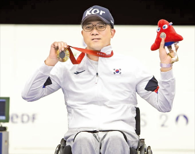 欧冠-穆基勒绝杀 国米0-1勒沃库森本赛季欧冠首次丢球