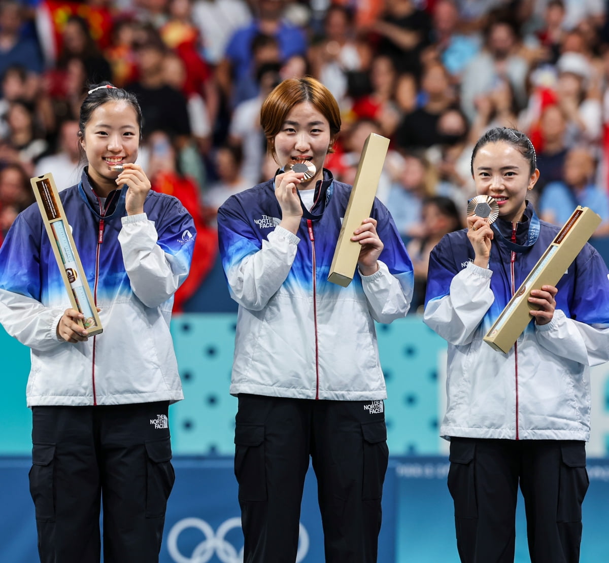 西甲-十人巴萨4-1赫罗纳，5轮狂轰17球豪取5连胜 亚马尔双响