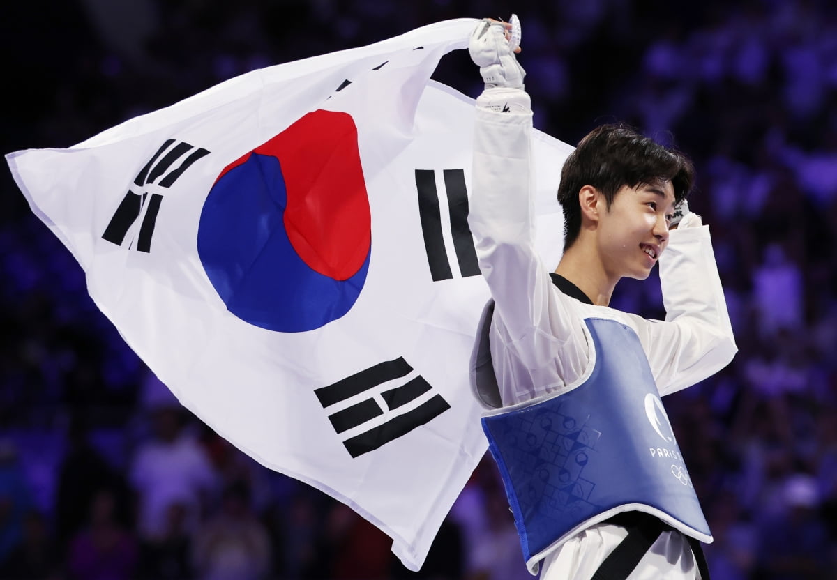 尼克斯大胜黄蜂取4连胜！四首发打38分钟大桥47分钟