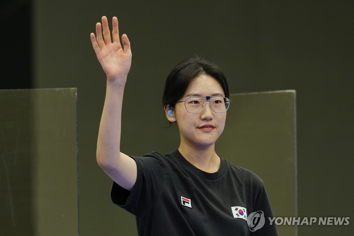 记者：胡梅尔斯没有受伤；克里斯坦特可以出战下轮意甲