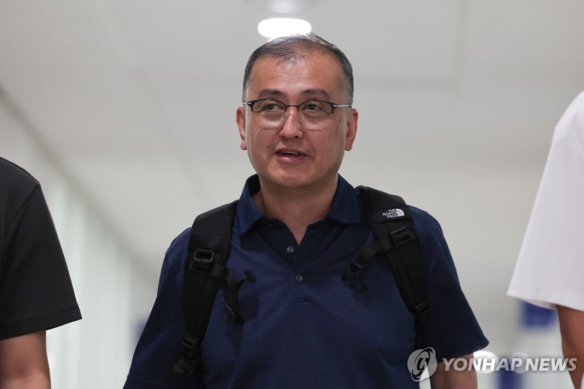 记者：利物浦边卫齐米卡斯训练中受伤，将缺席一段时间