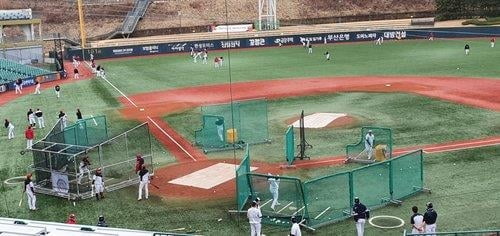 罗马vs莱切全场数据：射门数23-3，射正数9-1