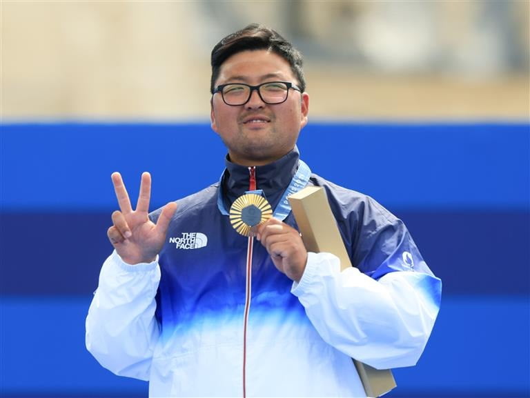 北京在首节三分半内轰出一波17-0以31-11领先上海