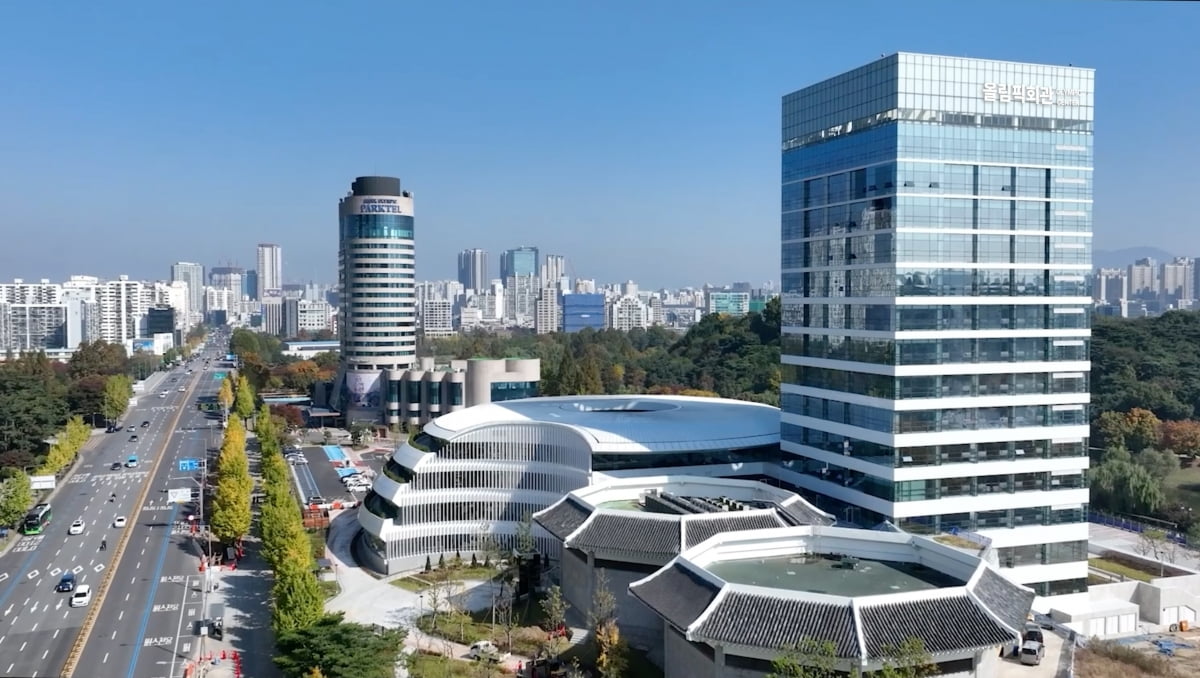 詹杜库奥运三签球星卡目前出价50万美金 字母哥删除此前欲出双倍价的评论
