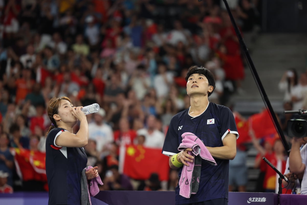 B费助攻加纳乔内切抽射破门 曼联3-0领先莱斯特城