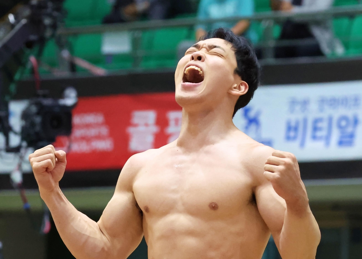 明日湖人VS太阳伤病报告：比尔可以出战 希菲诺大概率缺席 科洛克、范德比尔特缺席
