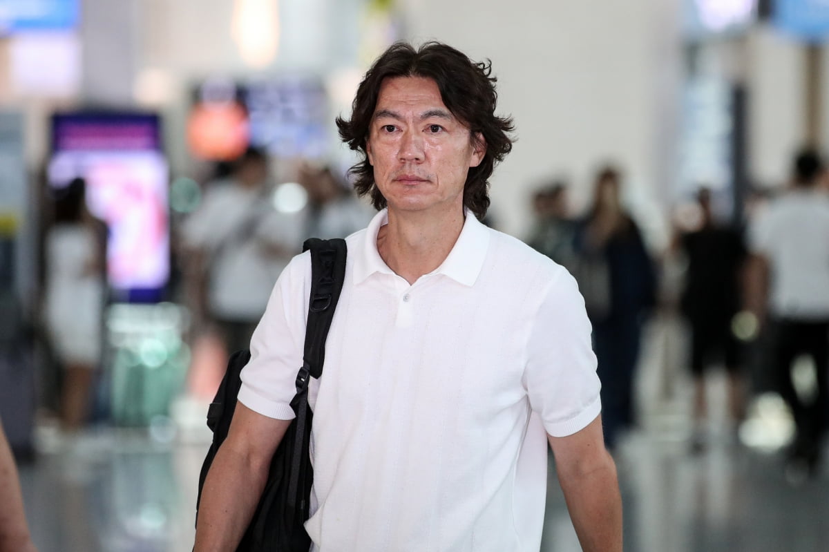 2分钟内被罚下2人！塞尔塔射手阿斯帕斯一度鼓动队友离场罢踢