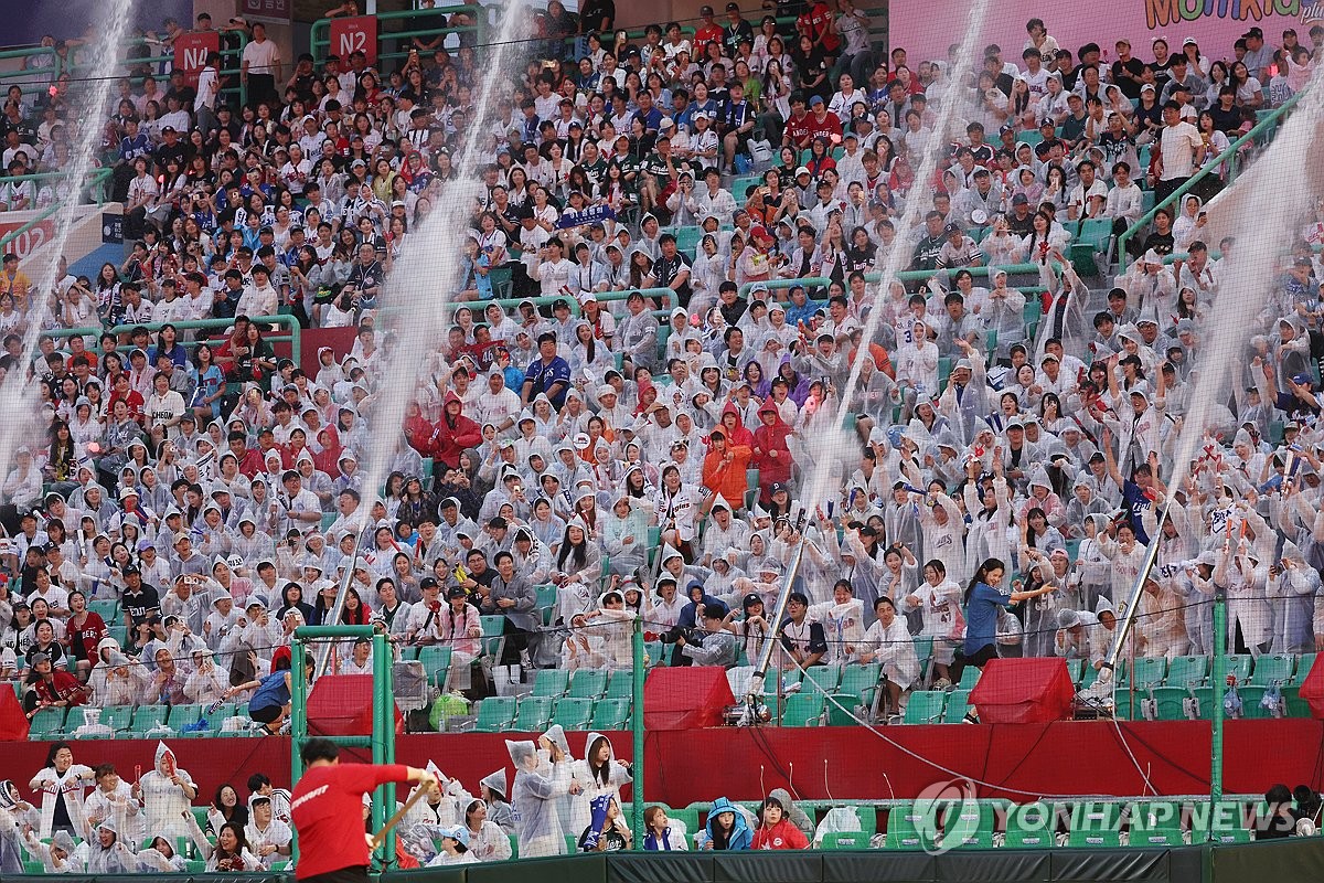 这怎么打！飞翼首发五将三分10中1 全场合计18中4